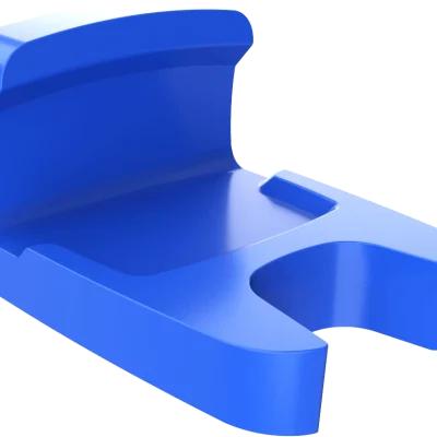 Underground mining bucket interlocking heel shrouds